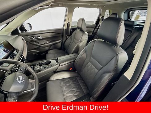 Used 2025 Nissan Rogue Platinum w/ Platinum Premium Package FWD image 5