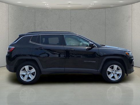 Used 2022 Jeep Compass Latitude w/ Convenience Group AWD/4WD image 4