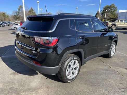 Used 2025 Jeep Compass Latitude image 10