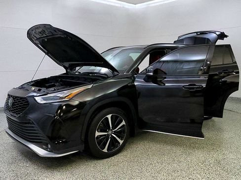 Used 2021 Toyota Highlander XSE AWD/4WD image 10