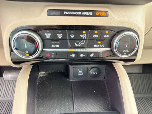 Used 2022 Ford Escape Titanium w/ Class II Trailer Tow Package AWD/4WD image 27
