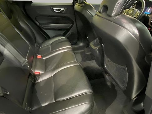 Used 2022 Volvo XC60 B5 Momentum w/ Climate Package image 14