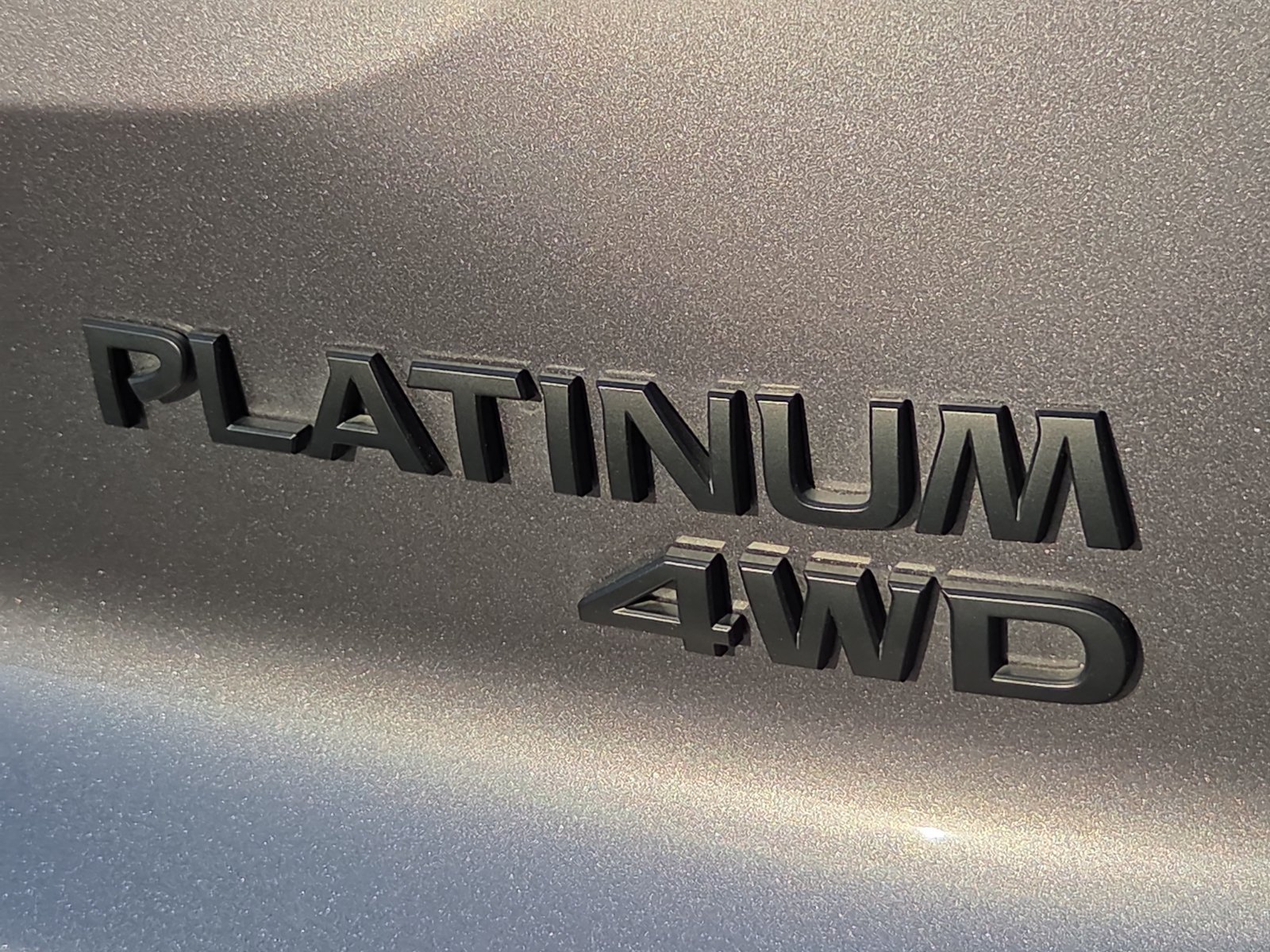 Used 2024 Nissan Pathfinder Platinum w/ Black Appearance Package AWD/4WD image 9