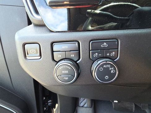 Used 2022 Chevrolet Silverado 1500 LT AWD/4WD image 22