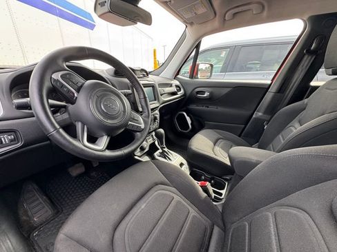 Used 2019 Jeep Renegade Latitude w/ Cold Weather Group AWD/4WD image 42
