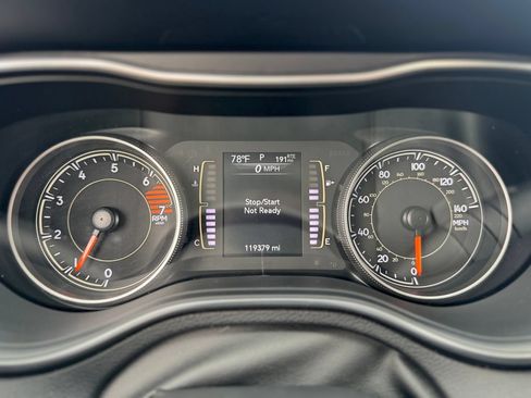 Used 2020 Jeep Cherokee Latitude FWD image 14