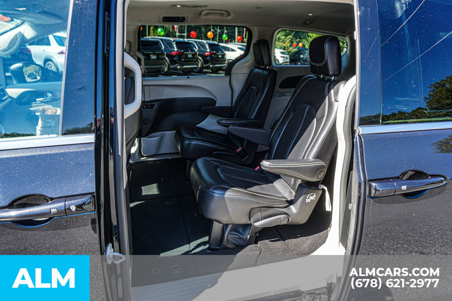 Used 2023 Chrysler Pacifica Touring-L FWD image 20