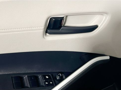 Used 2025 Toyota Corolla Cross L image 16