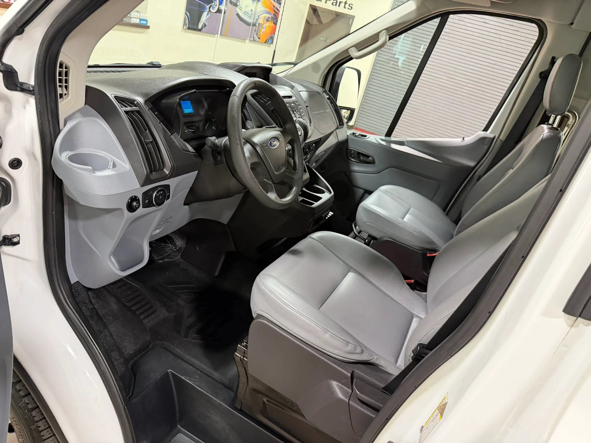 Used 2015 Ford Transit 350 XL RWD image 36