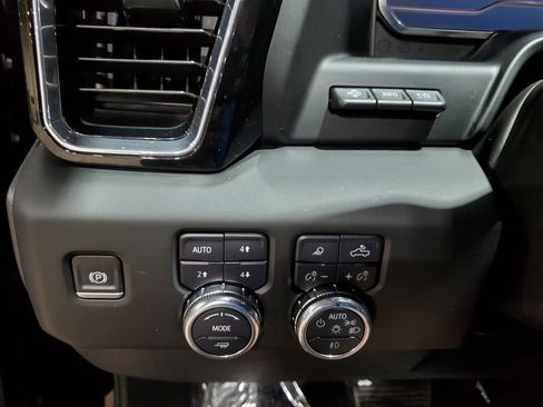 Used 2024 GMC Sierra 1500 Denali w/ Technology Package AWD/4WD image 40