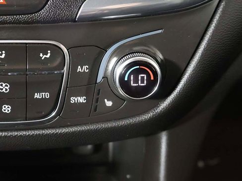 Used 2020 Chevrolet Equinox LT image 44