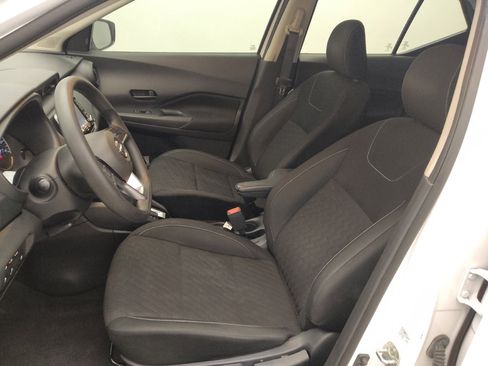 Used 2021 Nissan Kicks S FWD image 17