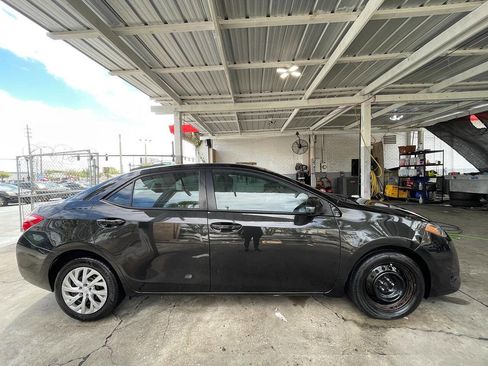 Used 2017 Toyota Corolla LE image 5