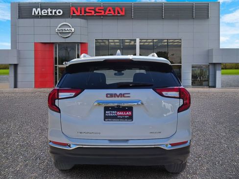 Used 2024 GMC Terrain SLT image 4