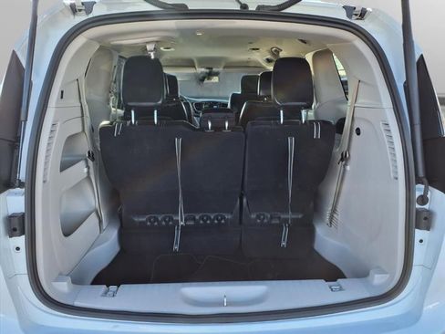 Used 2024 Chrysler Pacifica Touring-L image 26