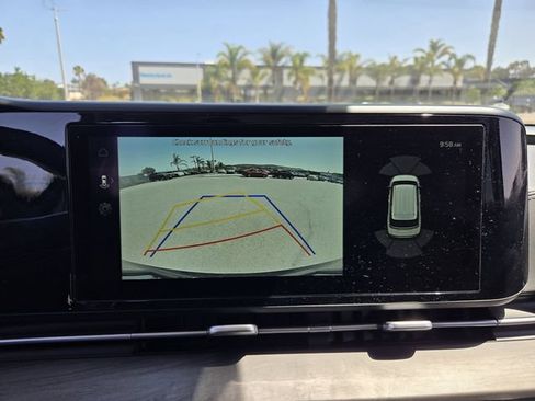 Used 2024 Kia Carnival EX FWD image 10