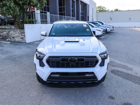 Certified 2024 Toyota Tacoma TRD Sport image 4