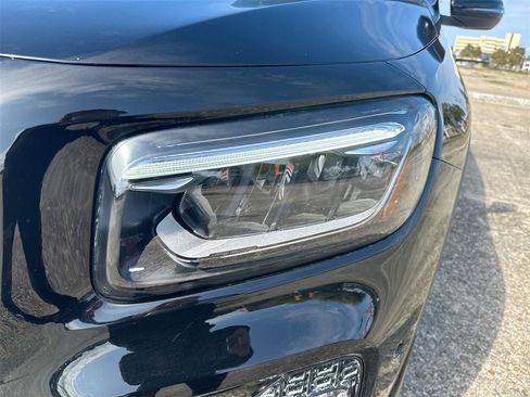 Used 2024 Mercedes-Benz GLB 250 4MATIC image 10