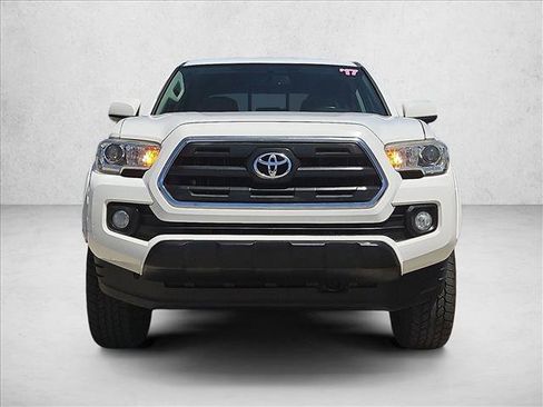 Used 2017 Toyota Tacoma SR5 AWD/4WD image 2