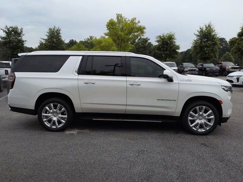 Used 2024 Chevrolet Suburban High Country w/ Advanced Technology Package AWD/4WD image 3
