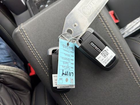 New 2025 Ford Bronco Badlands image 32