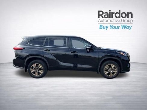 Used 2023 Toyota Highlander Bronze Edition AWD/4WD image 8