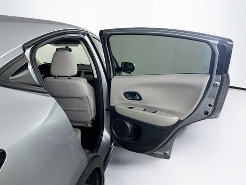 Used 2018 Honda HR-V EX image 29
