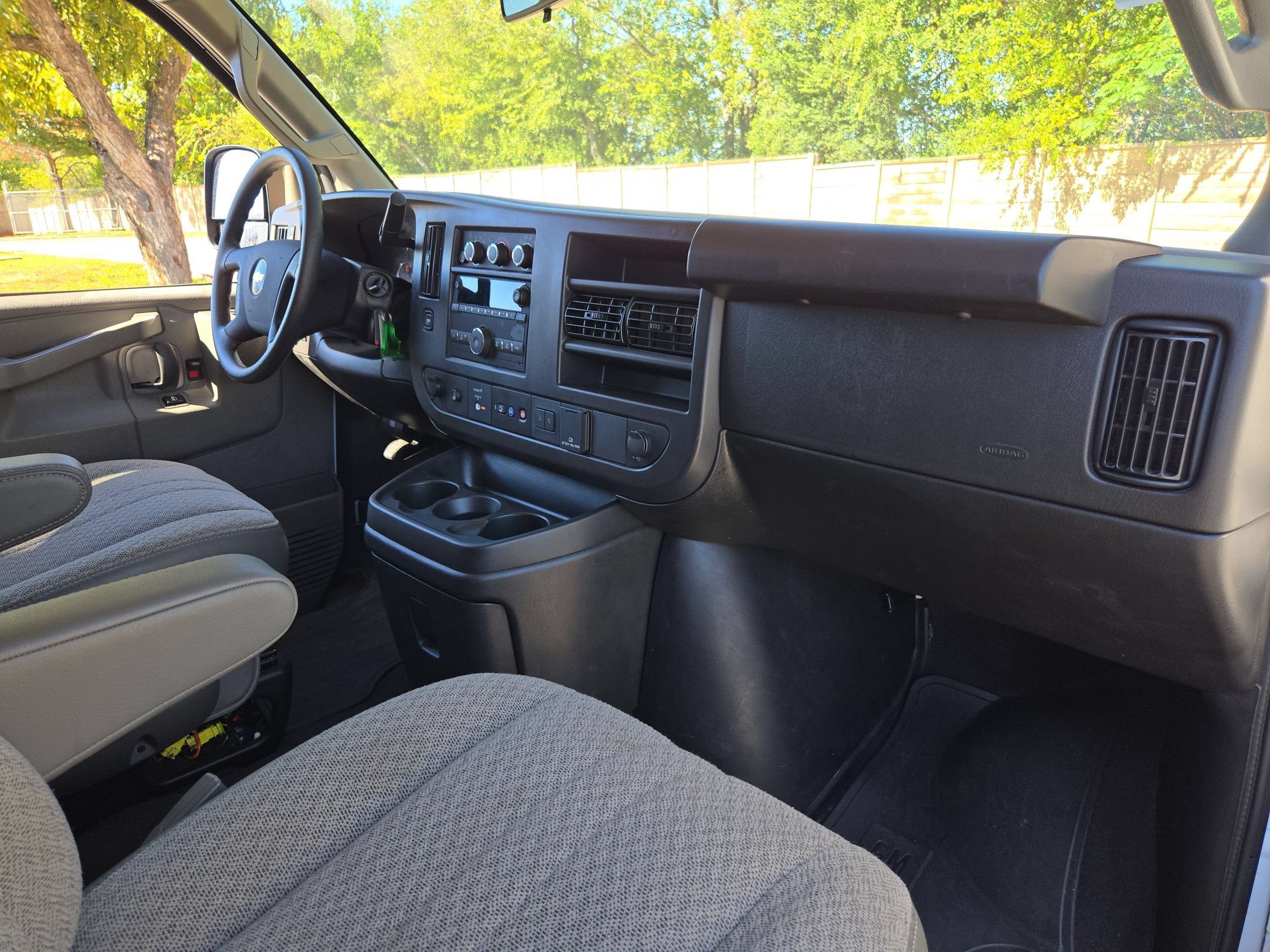 Used 2025 Chevrolet Express 3500 LT w/ LT Preferred Equipment Group RWD image 28