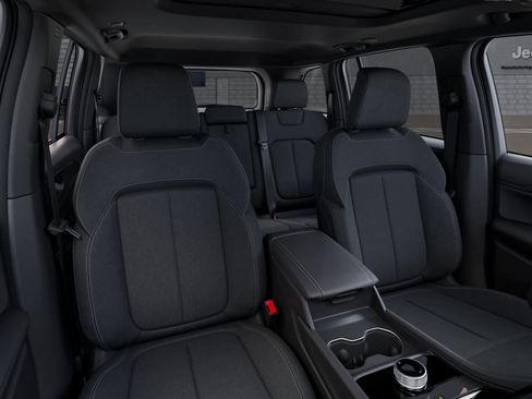 New 2025 Jeep Grand Cherokee Laredo X image 16