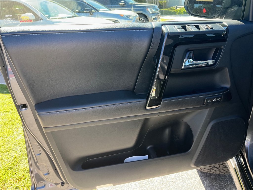 Used 2019 Toyota 4Runner Limited AWD/4WD image 3