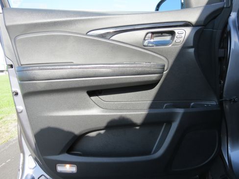 Used 2016 Honda Pilot Touring image 28