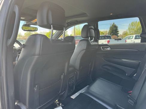 Used 2018 Jeep Grand Cherokee Laredo AWD/4WD image 13
