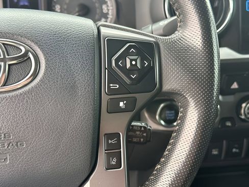 Used 2019 Toyota Tacoma TRD Off-Road w/ Technology Package image 17