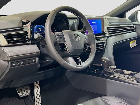 New 2026 Toyota Camry SE image 9