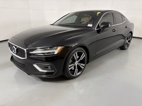 Used 2020 Volvo S60 T5 Inscription image 4