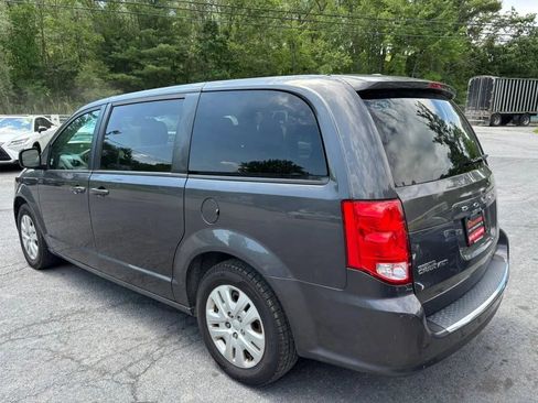 Used 2018 Dodge Grand Caravan SE w/ UConnect Hands-Free Group FWD image 6