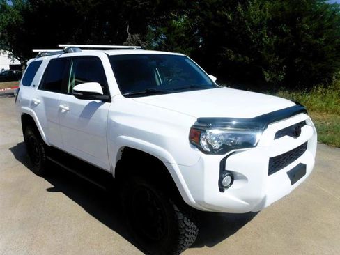 Used 2018 Toyota 4Runner SR5 Premium AWD/4WD image 2