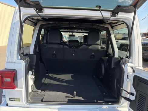 Used 2021 Jeep Wrangler Unlimited Sahara AWD/4WD image 15