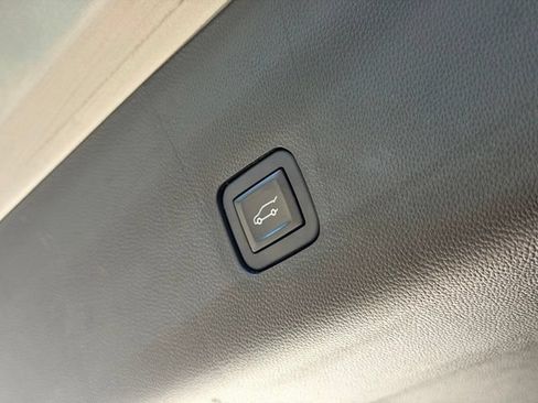 Used 2018 Chevrolet Traverse LT FWD image 27