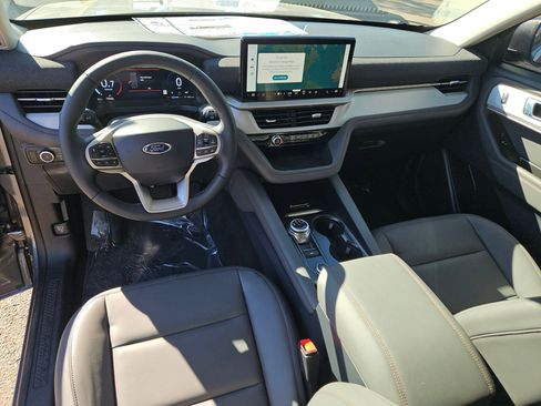 New 2025 Ford Explorer Active w/ Active Comfort Package image 15