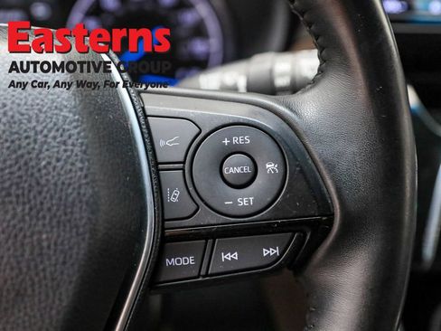 Used 2023 Toyota Venza XLE image 16