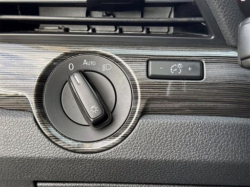 Used 2020 Volkswagen Passat 2.0T R-Line image 31