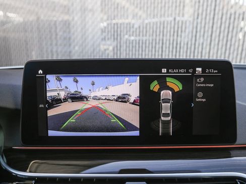 Used 2023 BMW 530e w/ Convenience Package image 21