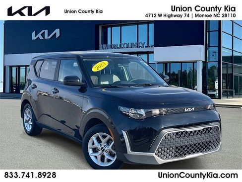 Used 2023 Kia Soul LX w/ LX Technology Package image 1