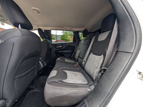 Used 2014 Jeep Cherokee Latitude FWD image 17