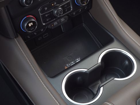 Used 2024 Chevrolet Suburban High Country w/ Advanced Technology Package image 16