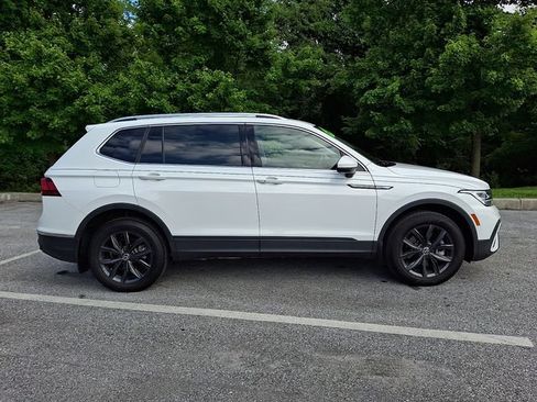 Used 2024 Volkswagen Tiguan SE AWD/4WD image 7