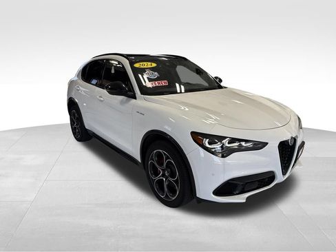 Used 2024 Alfa Romeo Stelvio Veloce AWD/4WD image 11