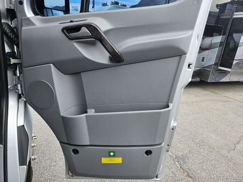 Used 2014 Mercedes-Benz Sprinter 3500 image 28