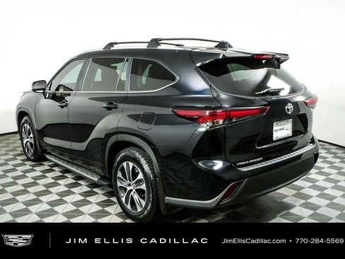 Used 2024 Toyota Highlander XLE FWD image 28